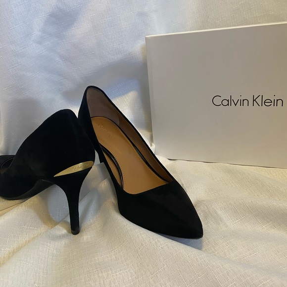 CALVIN KLEIN SUEDE HIGH HEELS SIZE 9 WORN ONCE - Picture 2 of 10